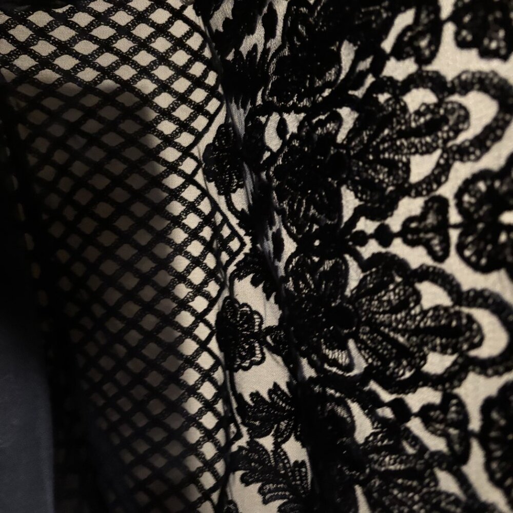 Tadashi Shoji Navy blue floral lace shimmering sequin Formal cover up/poncho - Picture 12 of 15